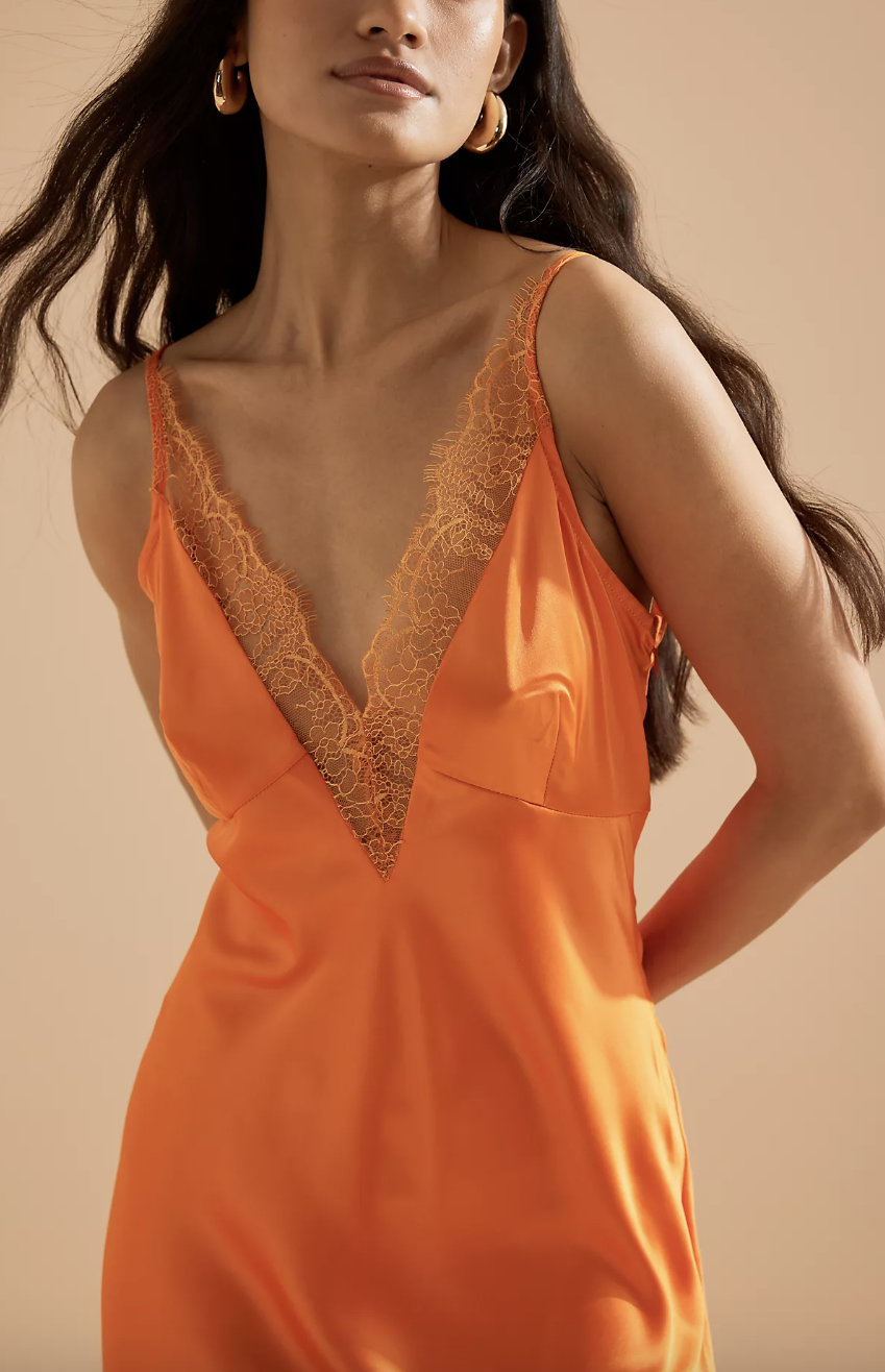 Never Fully Dressed - Robe Cateana