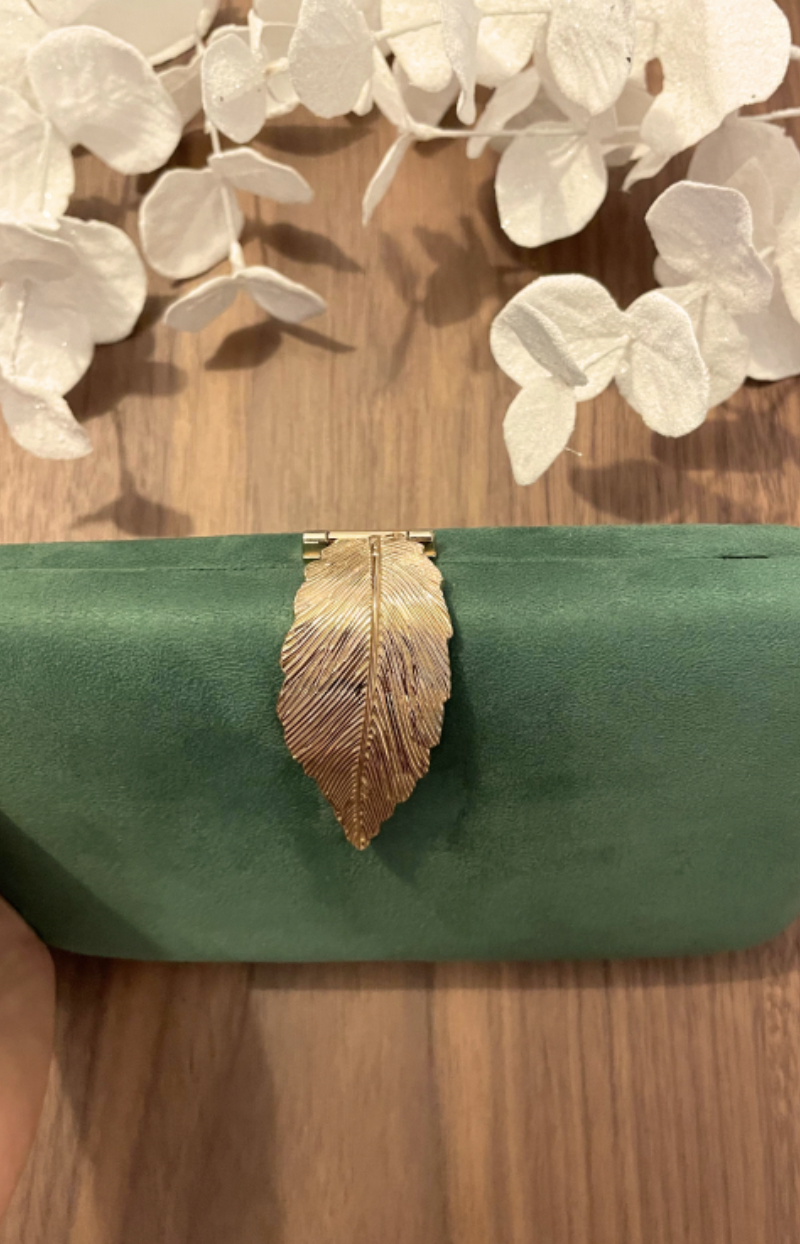 Pochette verte daim feuille dorée
