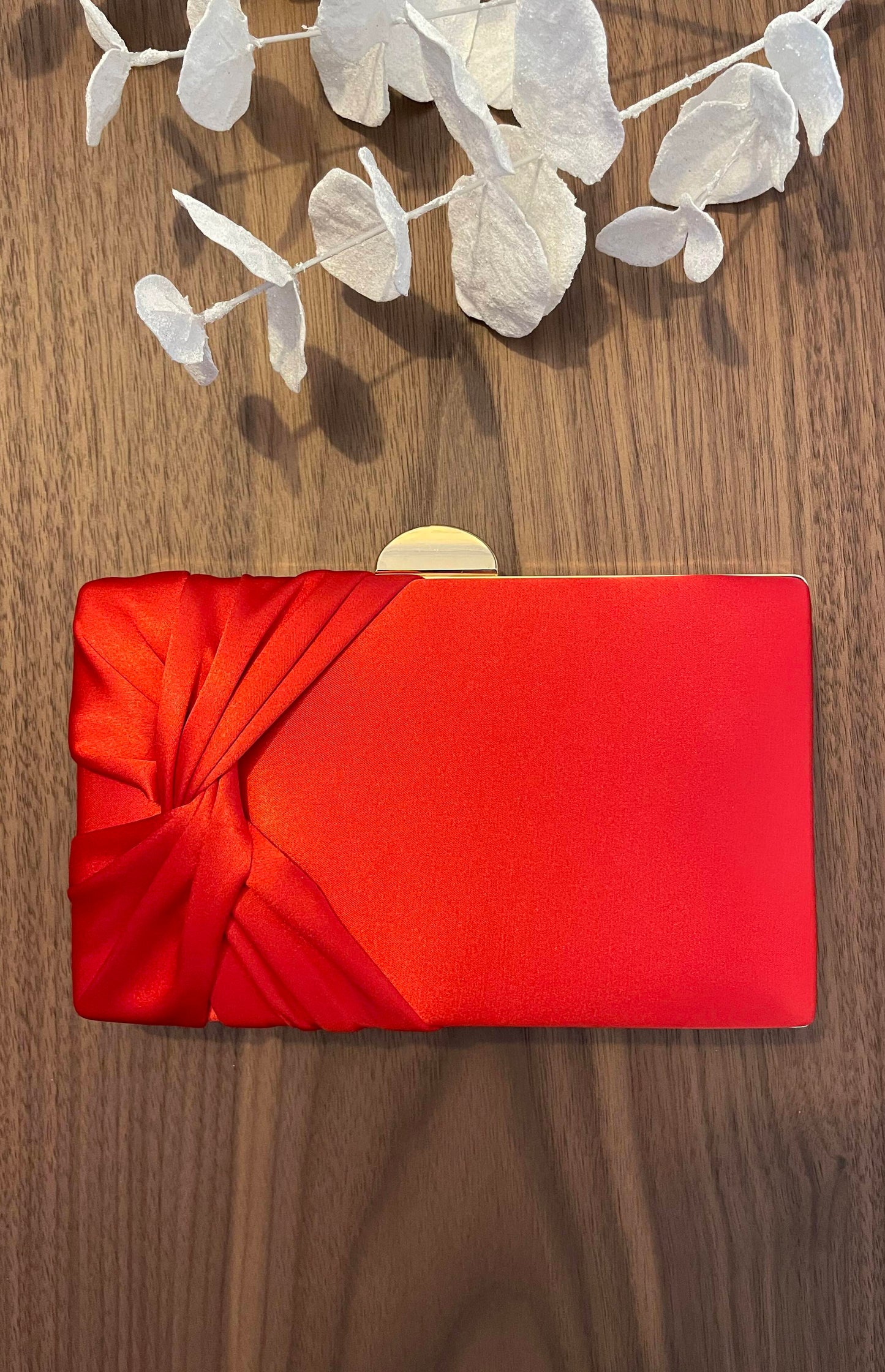 Pochette rectangulaire satinée rouge vif