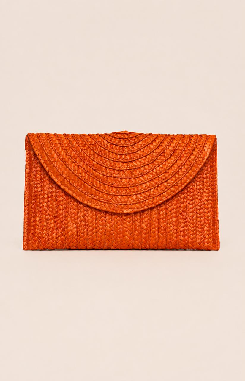 Sublime pochette orange, parfaite pour accompagner une tenue de mariage, ou pour une soirée d'été !