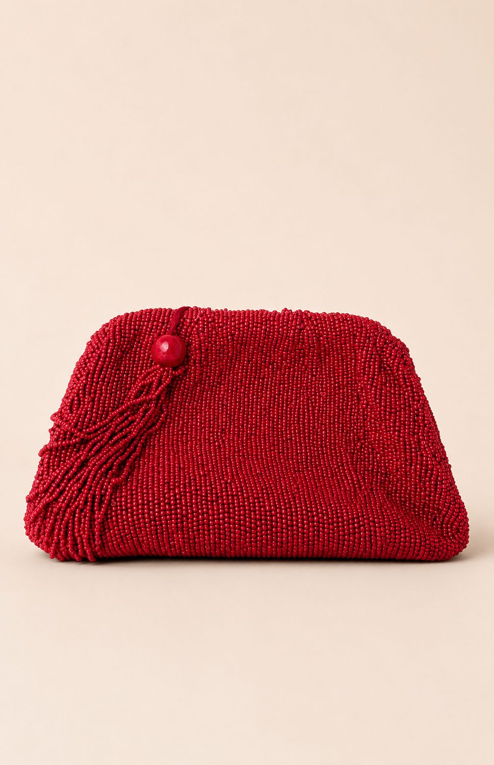 Craquez pour ce ravissant sac à perles rouges, l'accessoire parfait pour compléter vos tenues avec style.