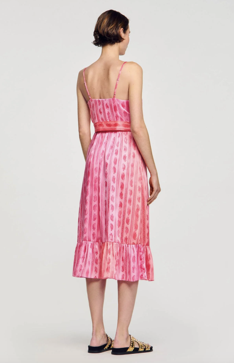 Sandro - Robe midi ceinture nouée en soie rose