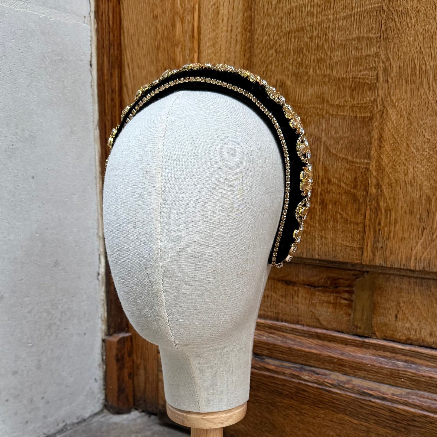 Maison Tiaré - Diadème fleurs dorées velours noir