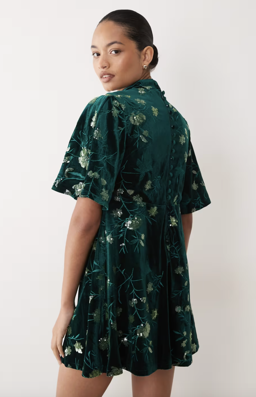 Robe velours vert brodée