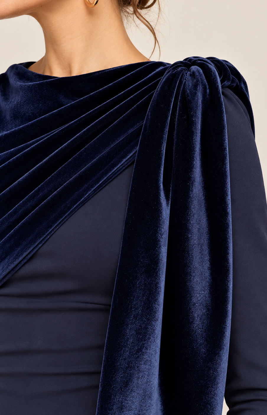 Robe midi bleu marine drapée en velours