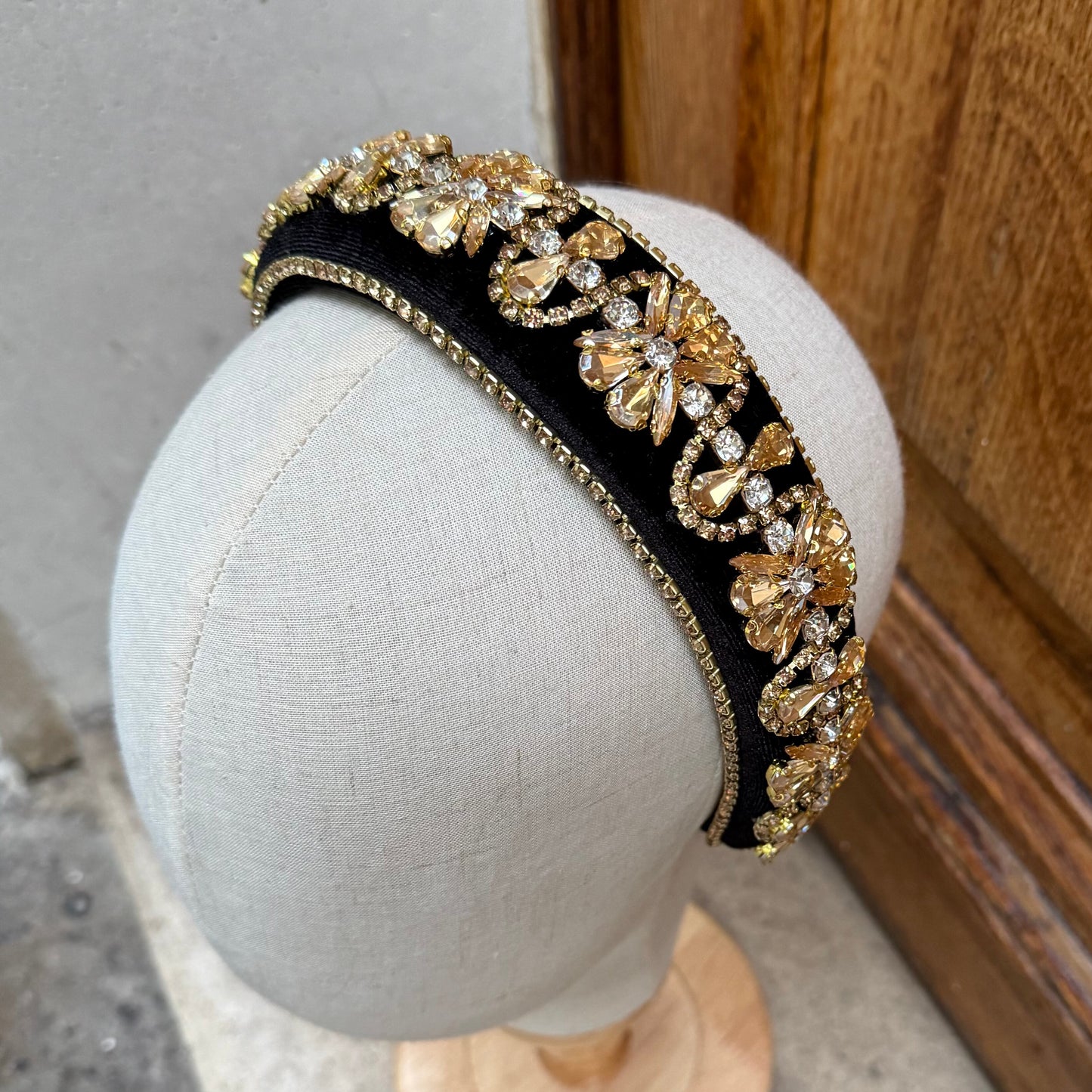 Maison Tiaré - Diadème fleurs dorées velours noir