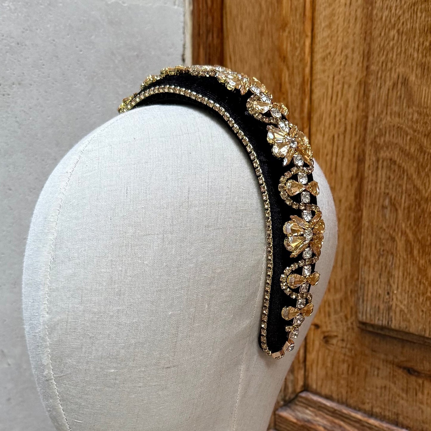 Maison Tiaré - Diadème fleurs dorées velours noir