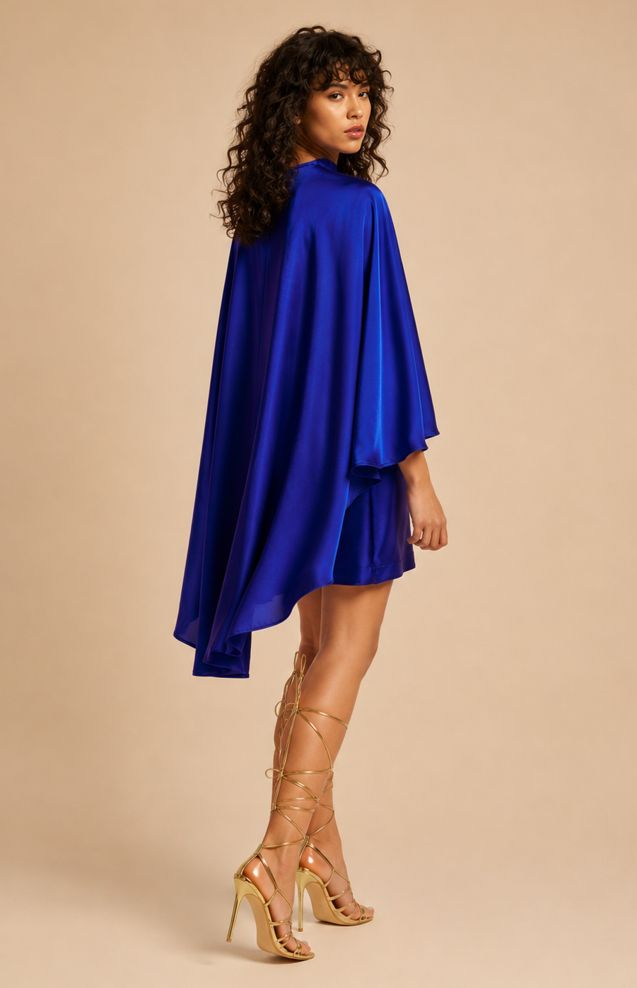 Robe cape bleu roi