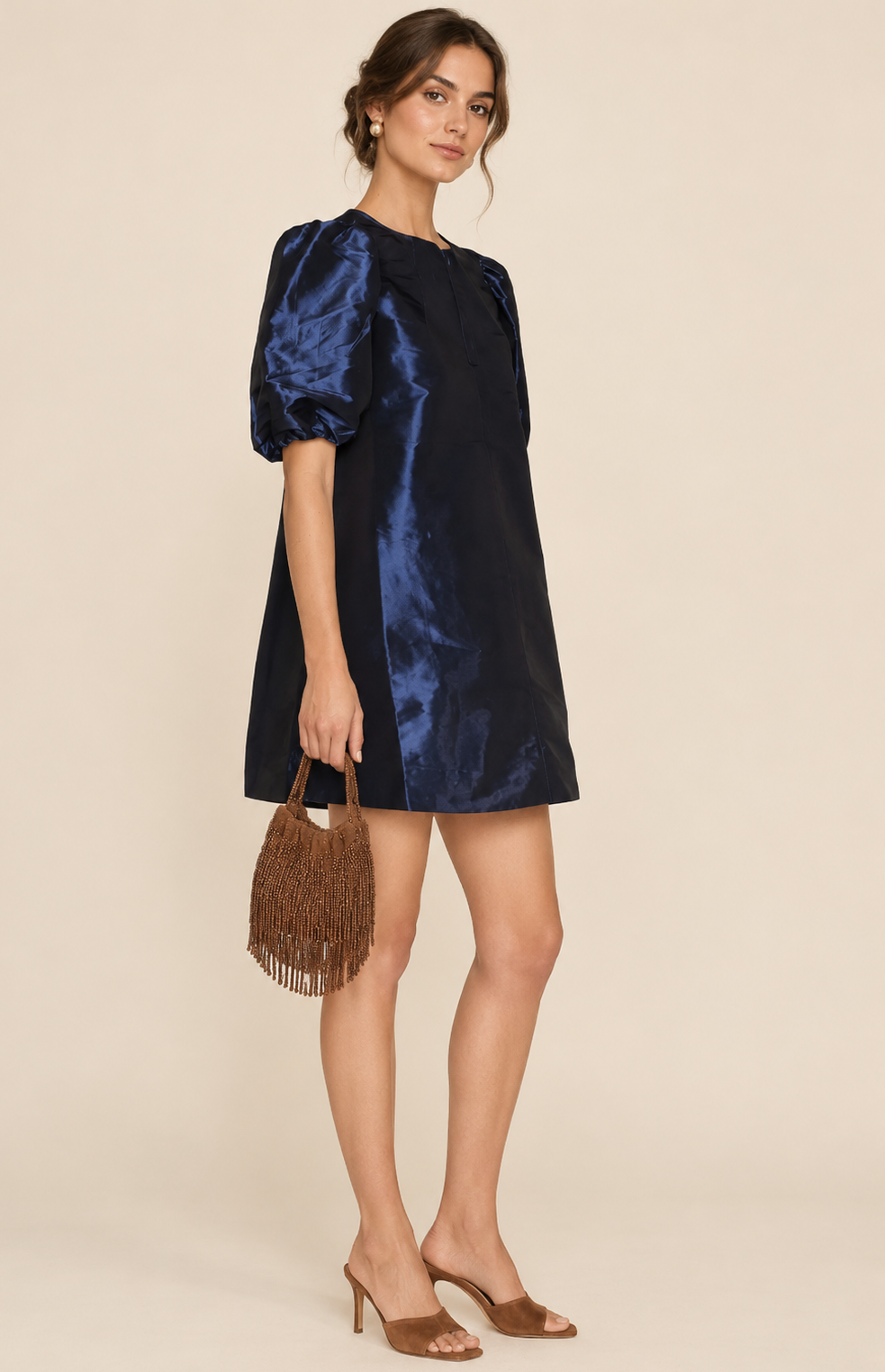 Robe courte en taffetas à manches bouffantes