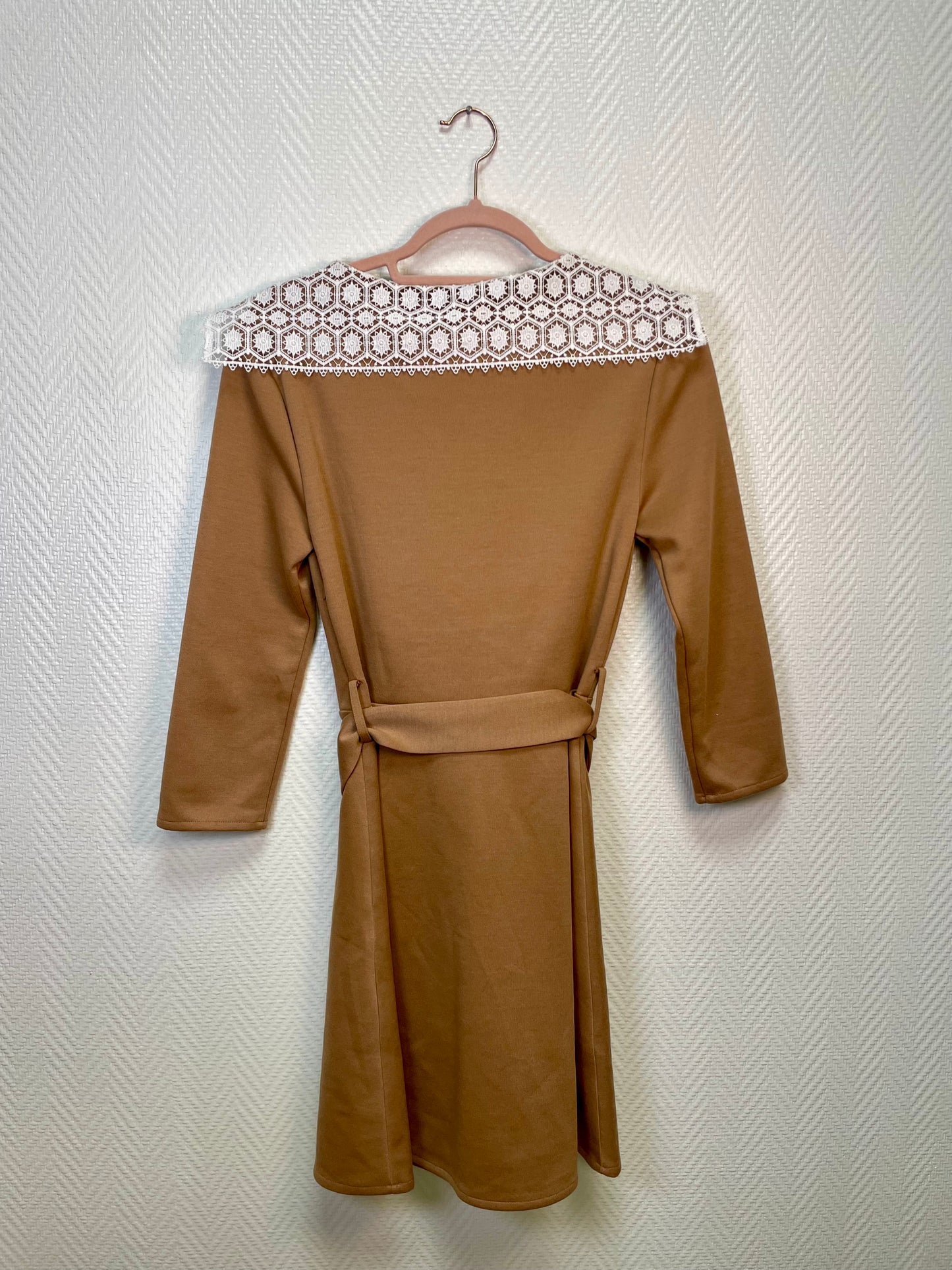Claudie Pierlot - Robe camel col dentelle T.1