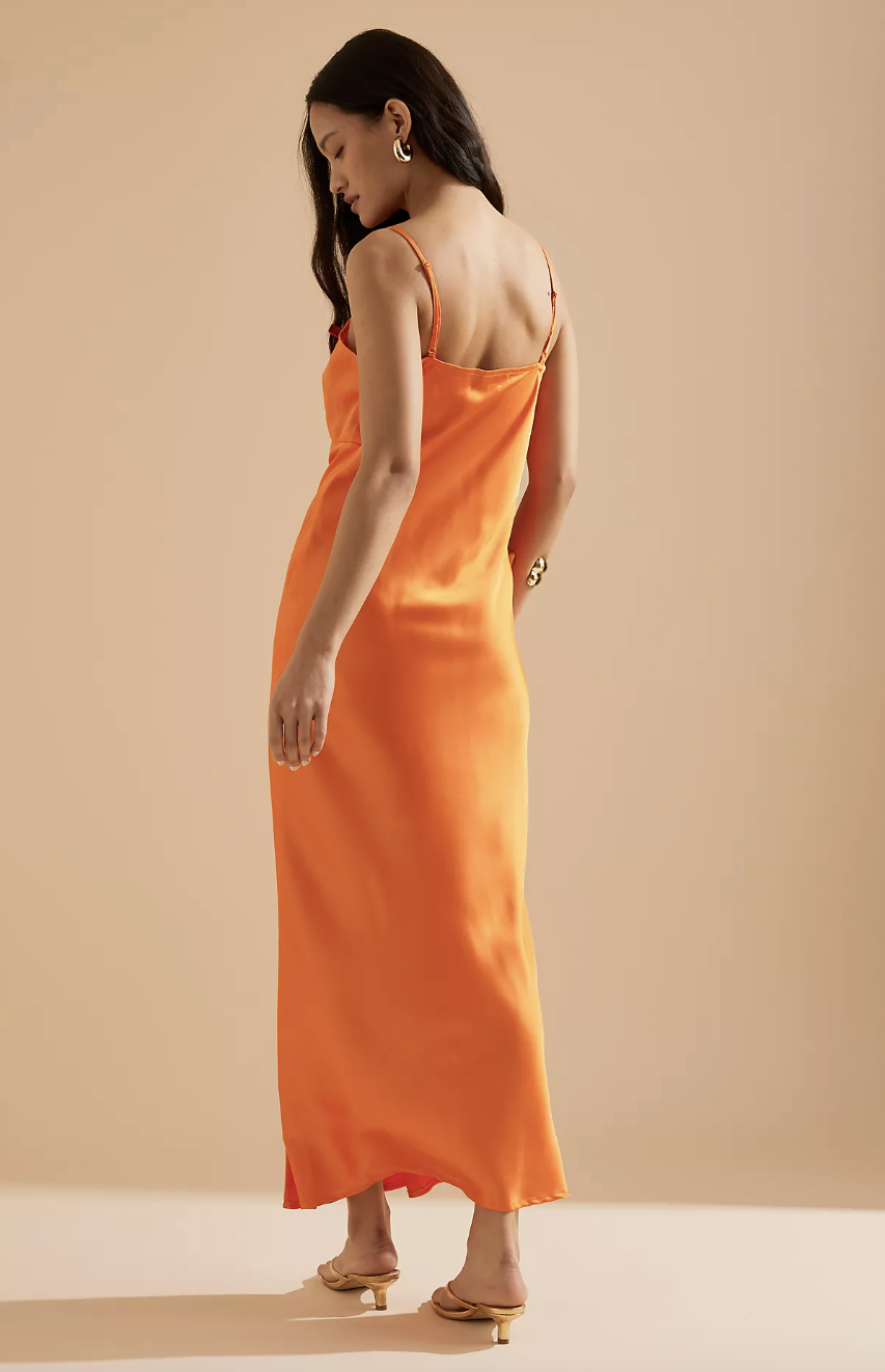 Never Fully Dressed - Robe Cateana
