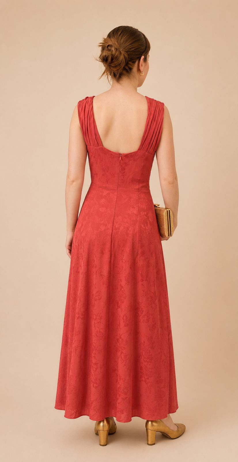 Sublime robe terracotta croisée sur le devant, à la fois élégante et féminine, parfaite pour toutes vos plus belles occasions. Sa coupe flatteuse met en valeur la silhouette et son coloris terracotta apportera une touche chaleureuse et raffinée à votre tenue. Idéale pour un mariage, une cérémonie, un gala, un cocktail ou une soirée habillée, que vous soyez invitée de mariage, témoin ou demoiselle d'honneur. Une robe chic et intemporelle qui s'adapte à toutes vos envies.