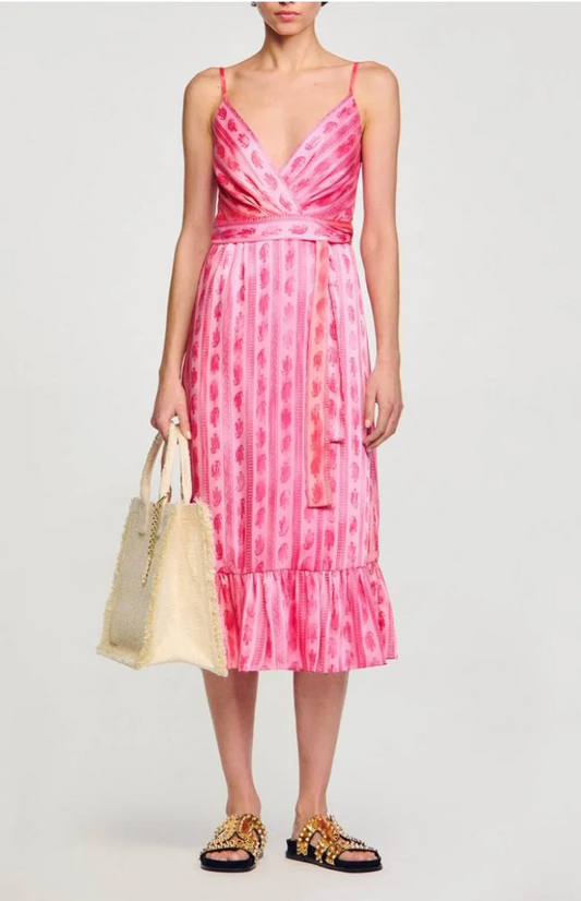 Sandro - Robe midi ceinture nouée en soie rose