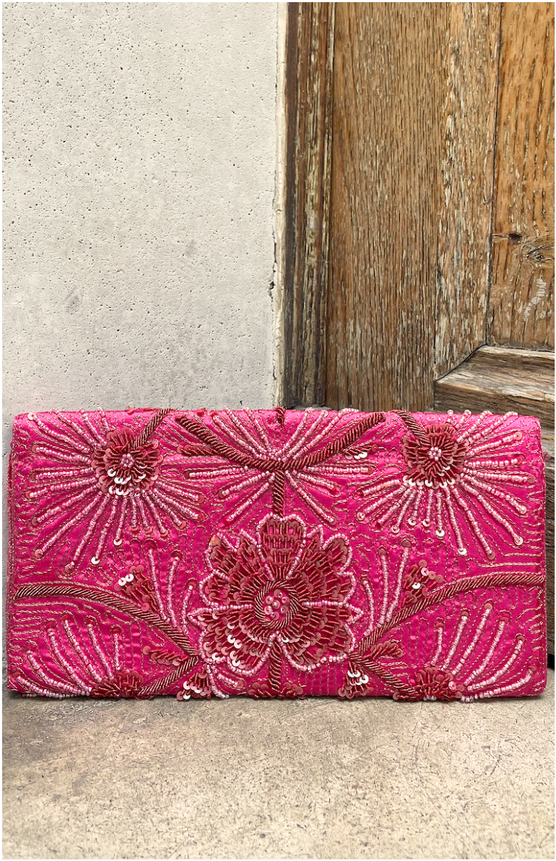Pochette perles fleurs brodées